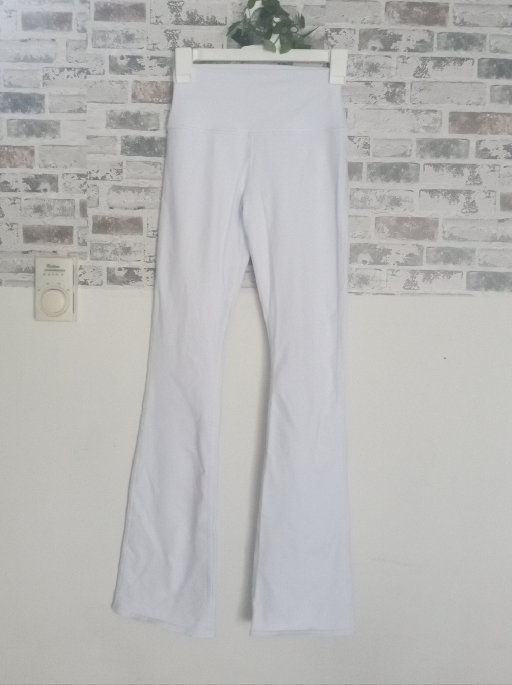 White High-Waist Flared Alo  Yoga Pants
